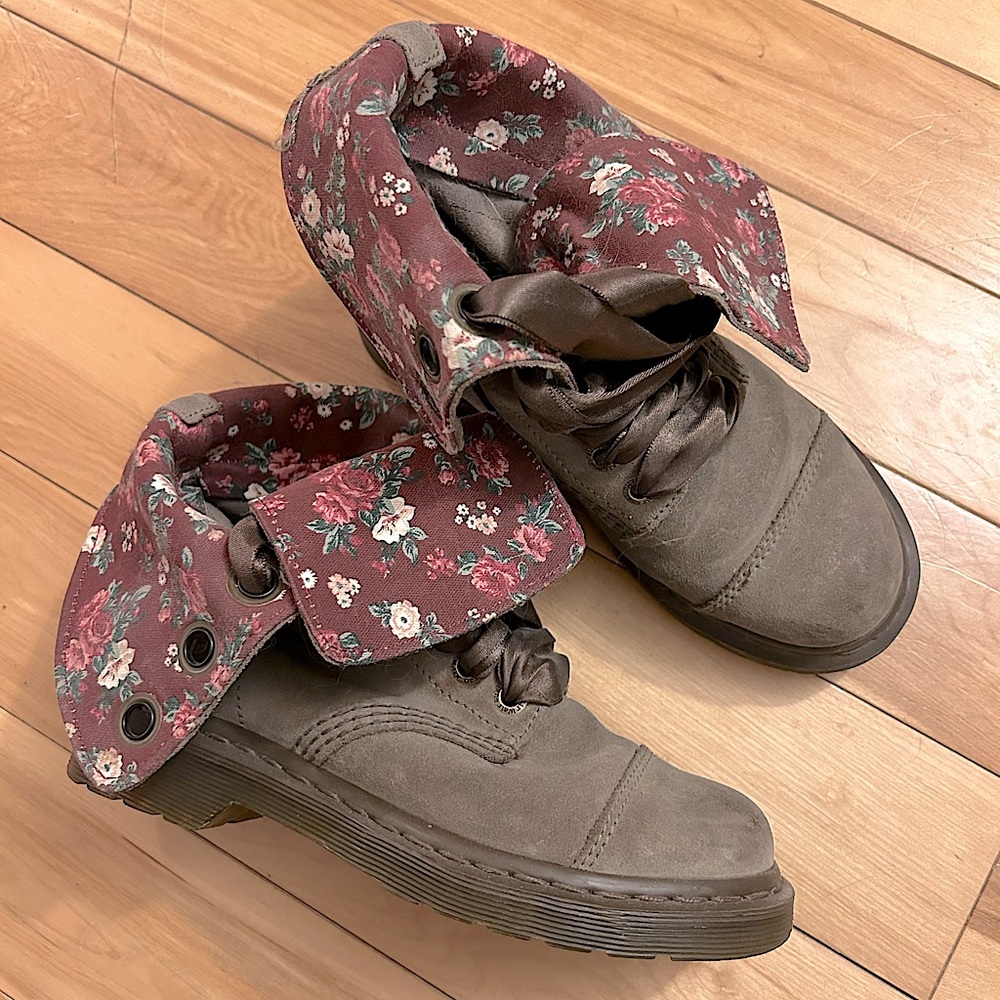 Dr. Martens Triumph Aimilie Fold Down Suede Boots RARE
